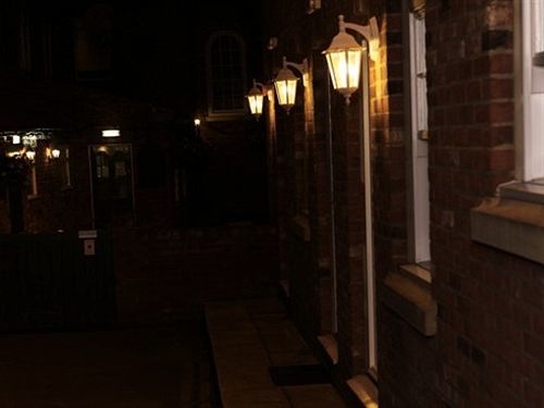 The Downe Arms Hotel Snaith Bagian luar foto